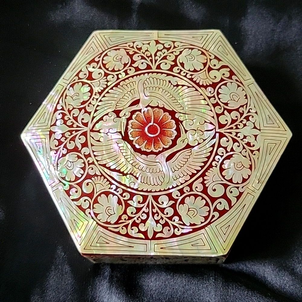 Stunning Mother of Pearl jewelry box.